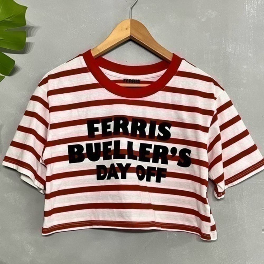 3/$30 _  FERRIS BUELLER’S DAY OFF Cropped Shirt Red White Striped Top 80s - M